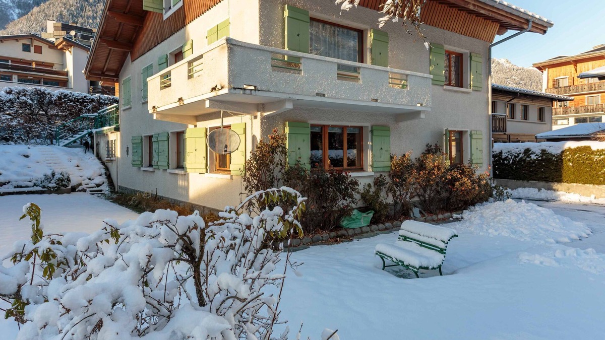 Chamonix City Centre Cottage | Edelweiss 3 Apartment - an apartment that sleeps 4 guests, parking, wifi