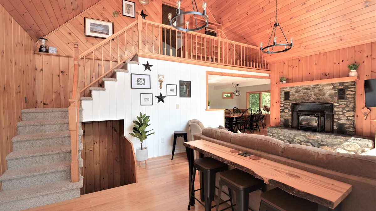 Montgomery Center Ski Chalet | Edelweiss! A Luxurious 5 Bed Ski Chalet 5 Mins to Jay Peak, Vermont