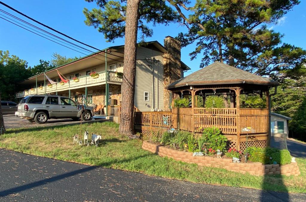 Eureka Springs Hotel | Edelweiss Inn