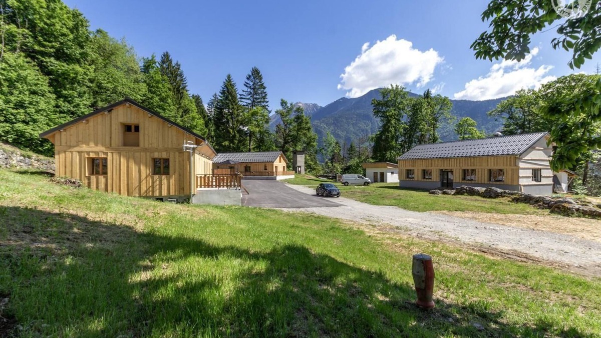 La Lechere House | EDELWEISS - PUSSY LA LECHERE