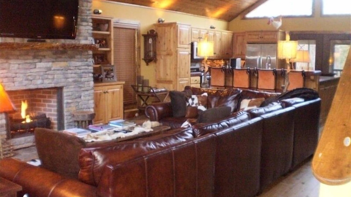 Eden Isle House | Eden Isle Cabin in Heber Springs Sleeps 12, 10 Beds at Greers Ferry Lake 4B,3BA