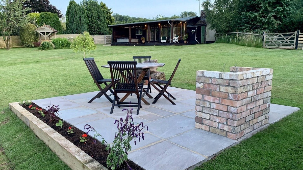 Cornwall House | Eden Lodge (with private hot tub)