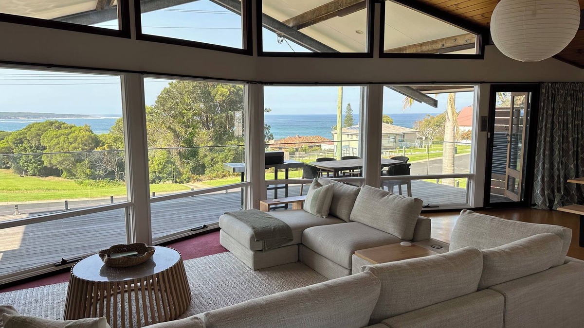 Eden House | Eden Niu – Magnificent Ocean Views and close to everything!
