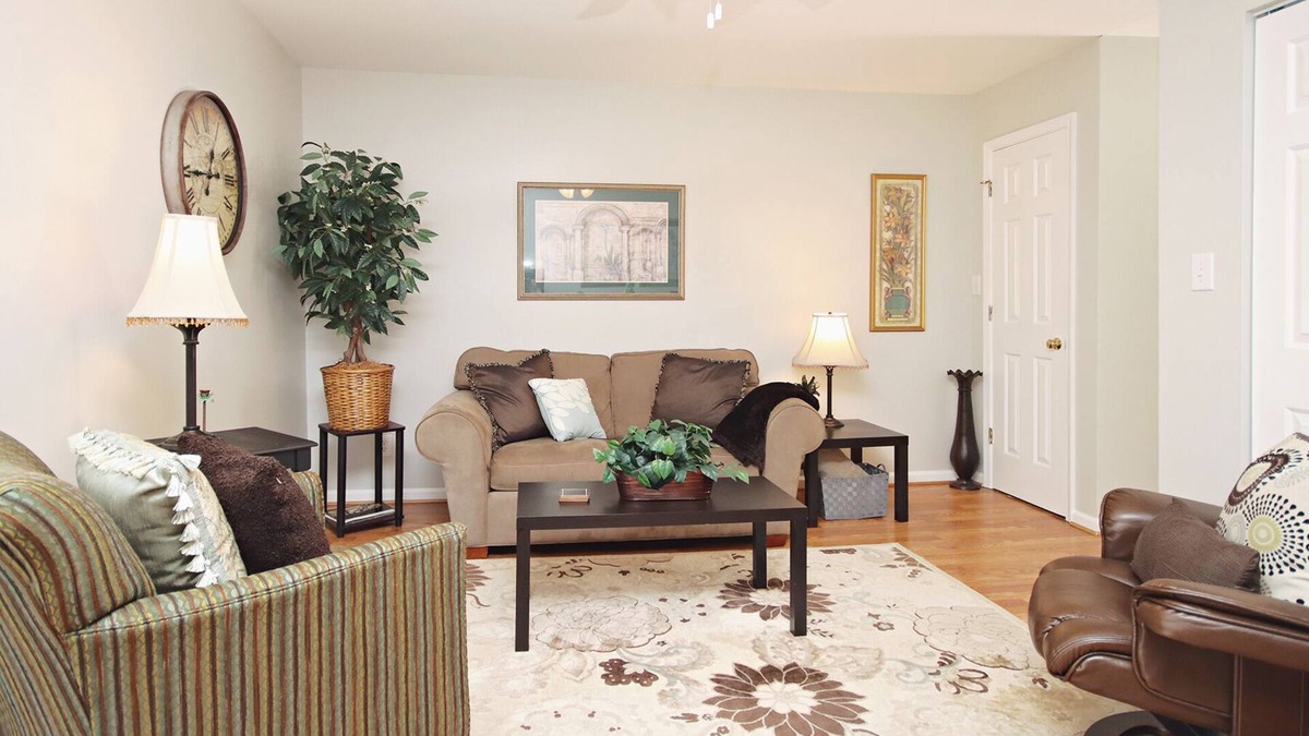 Belmont Apartment | Eden - perfect stay in lower Belmont! Internal name: 1301 B Knoll Street