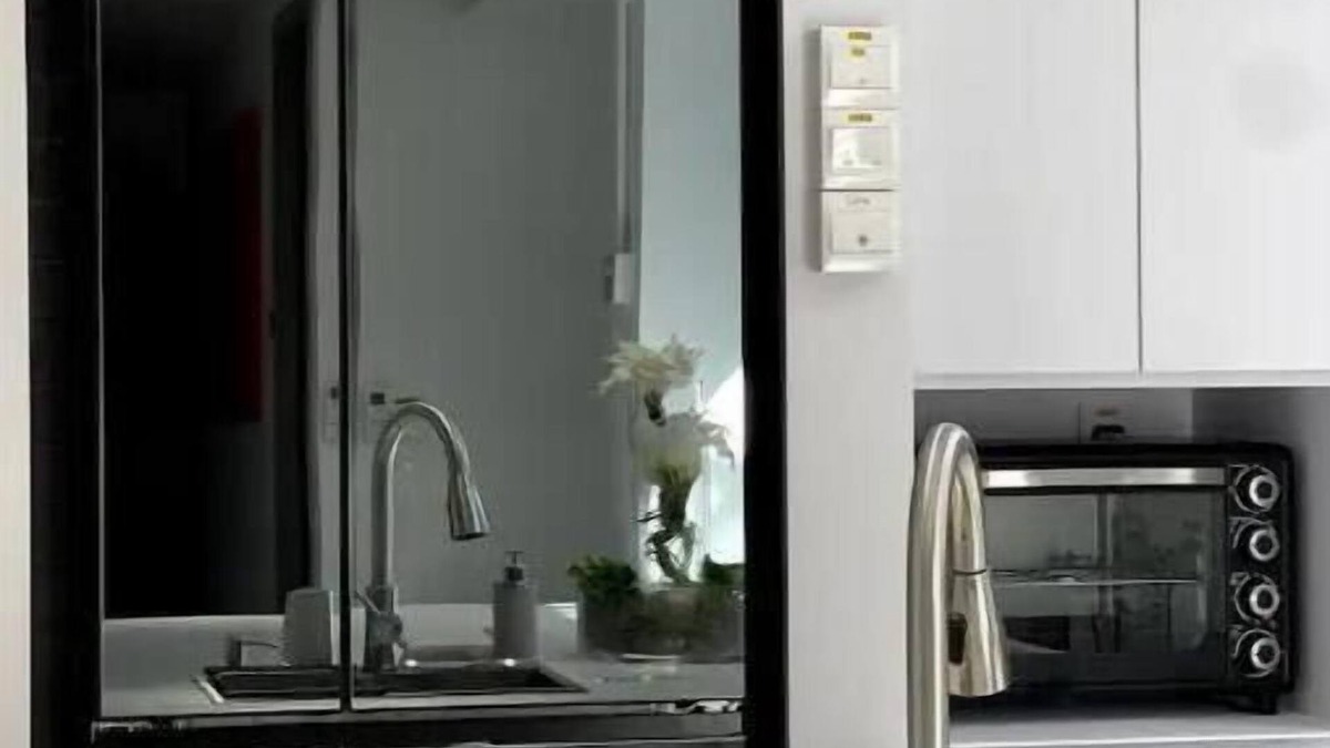 Marine Parade Apartment | Eden Suite 06