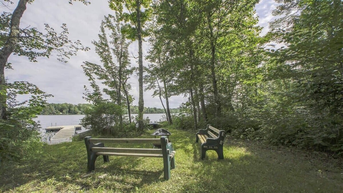 Austin Ski Chalet | Edge of Peasley Lake - Monthly - Apogée