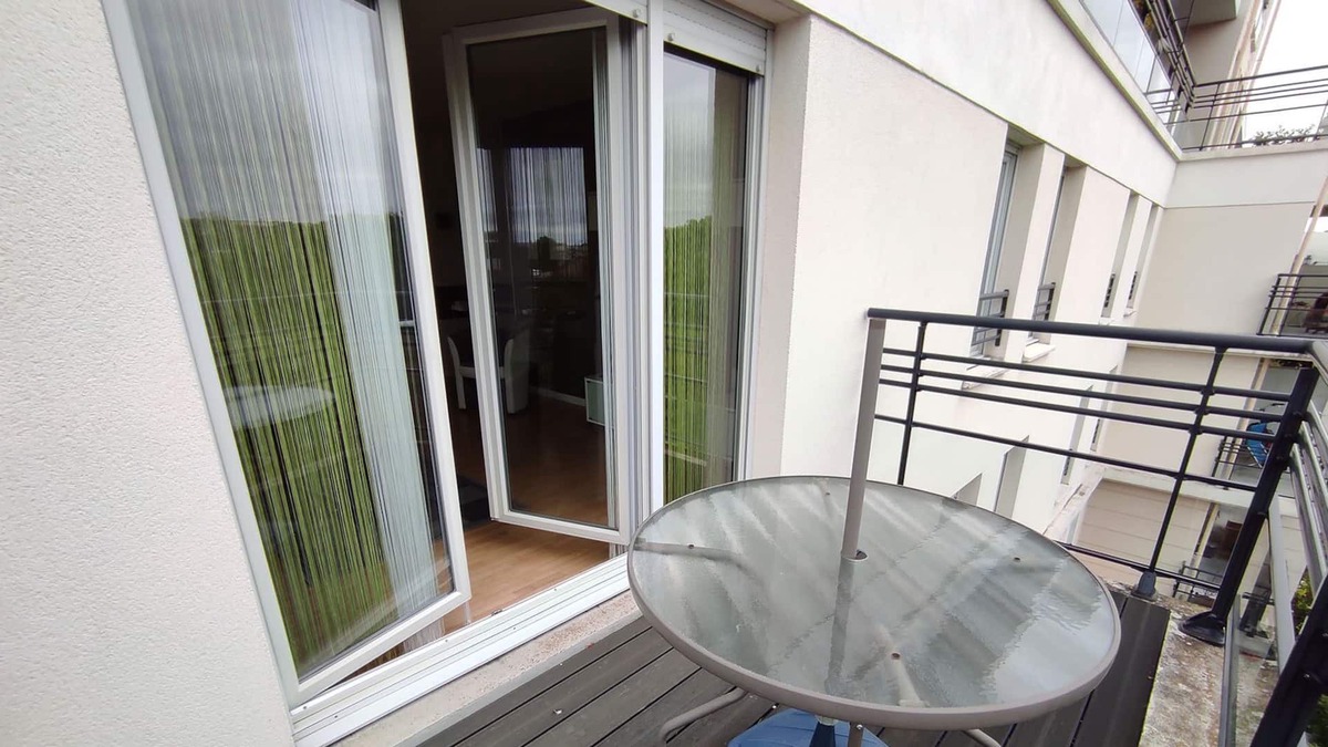 Carrieres-sous-Poissy Apartment | Edge of the Seine