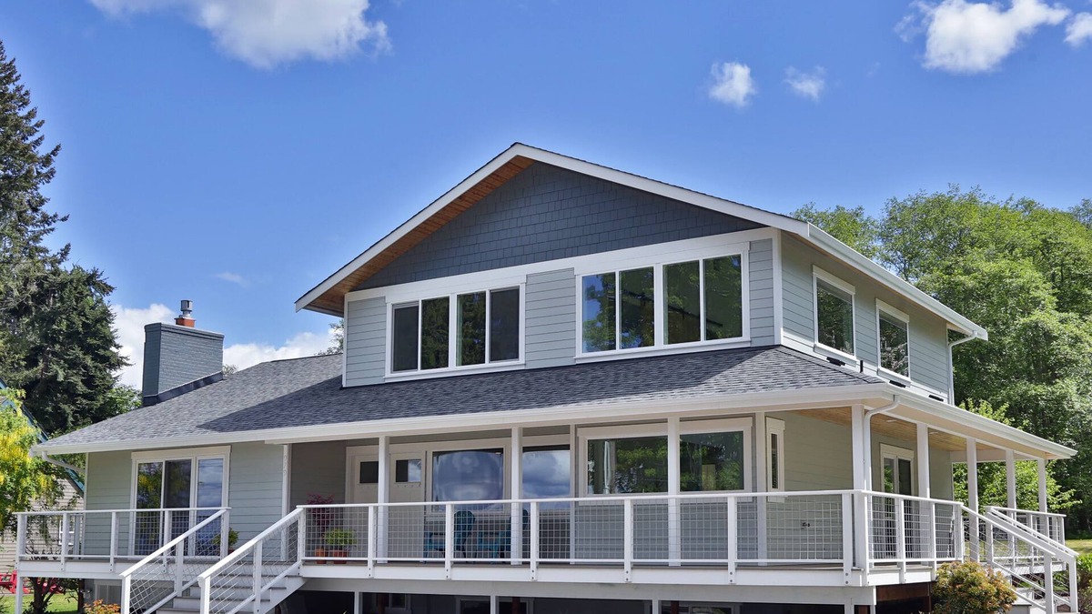 Langley House | Edgecliff Getaway - Walk to Langley; ping pong; water view; large porch and yard