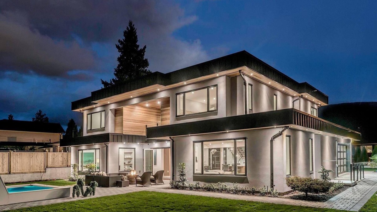 Edgemont Villa | Edgemont Jewel in the heart of Edgemont Village - Perfect destination.