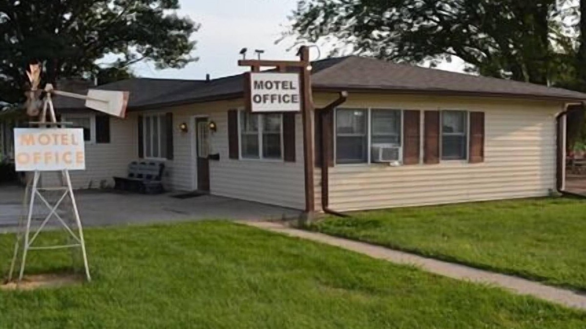 De Soto Hotel | Edgetowner Motel