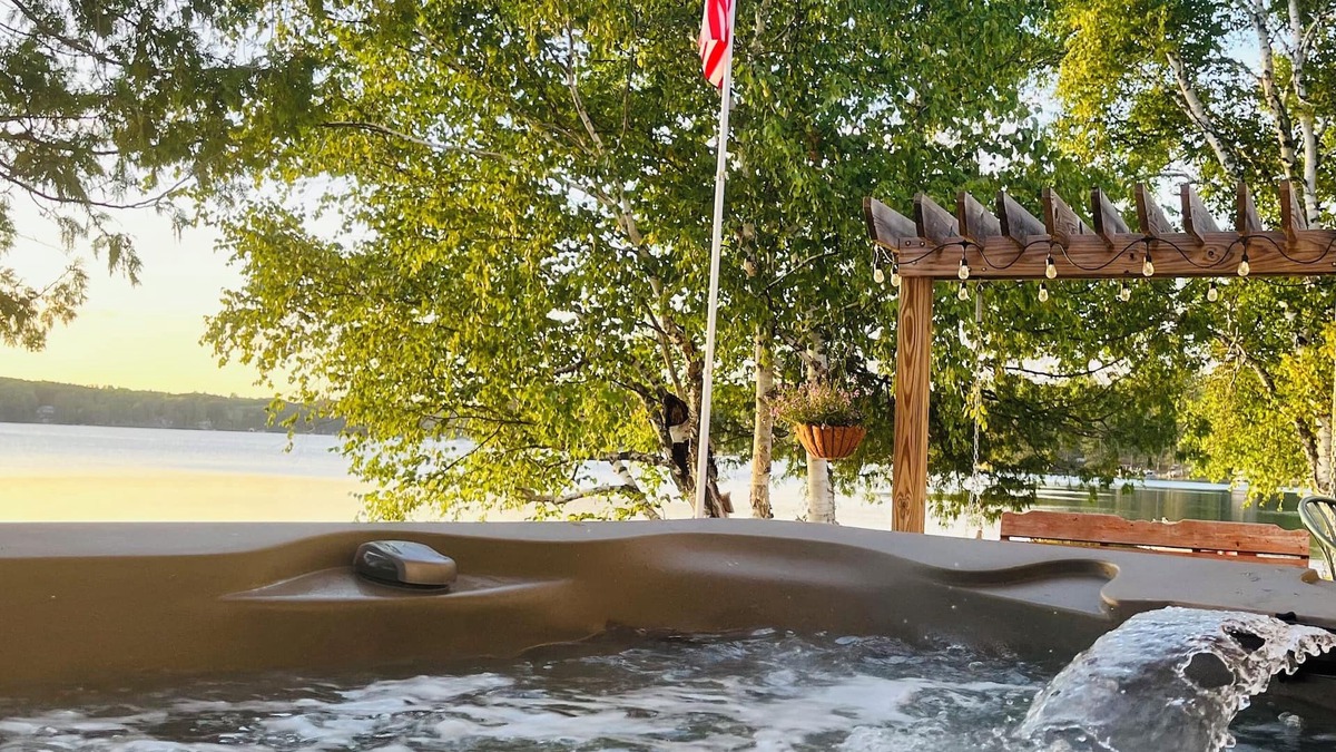 Hillman House | Edgewater at Long Lake - Lakeside Jacuzzi, fireplace, pet friendly, Pontoon boat