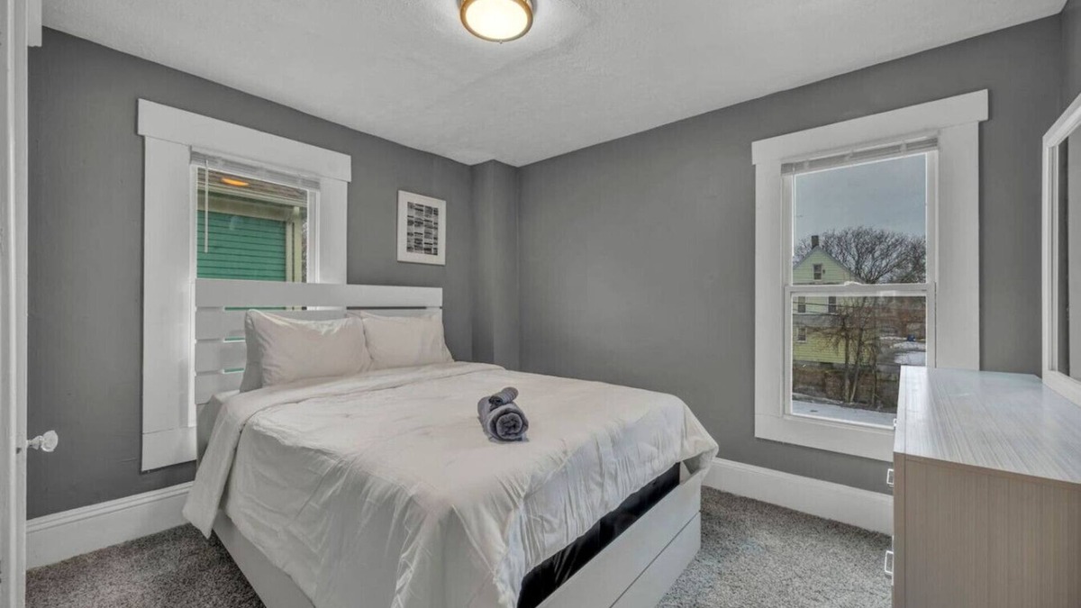 Detroit - Shoreway House | Edgewater Beach Haven - Night Shift Nest Room