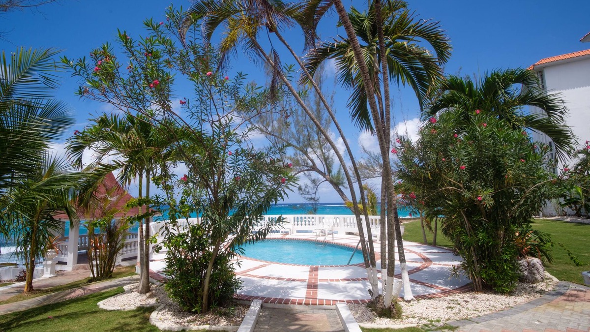 Tower Isle Villa | Edgewater Beach Villa Ocho Rios Family Friendly Beach Front Close to Attractions