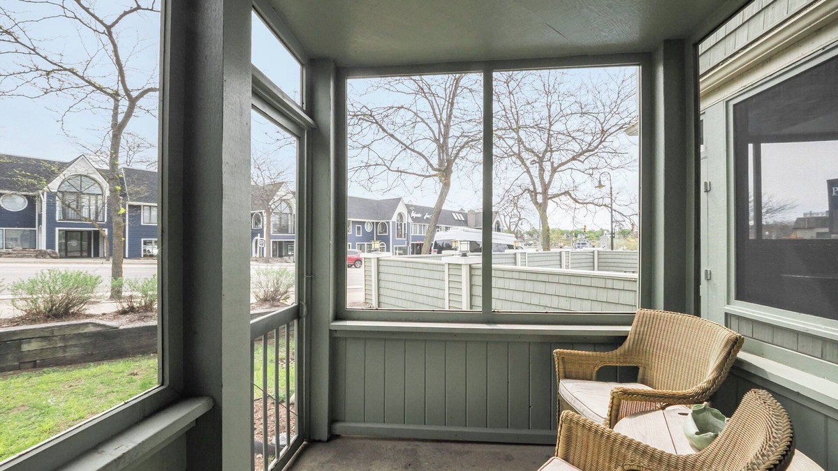 Charlevoix Condo | Edgewater Inn | Cozy Lakefront Escape | Pool, Hot Tub, Sauna | Full Kitchen