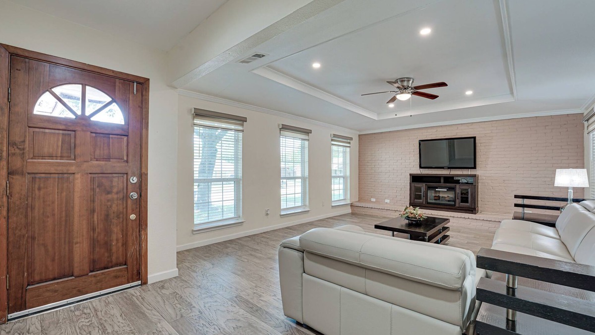 Rowlett House | Edgewater Retreat Rowlett/Rockwall. 4-Bedrm 2bathrm 2 garage