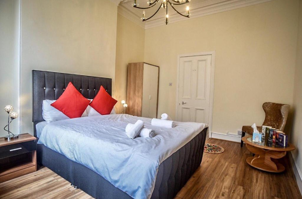 Tollcross Apartment | Edinburgh ground floor City Centre Flat Close to Princess Street