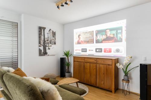Graz-Straßgang Apartment | EDLER WOHNRAUM Panoramablick 3 SZ Boxspringbetten, E-Ladestation, Kaffeevollautomat, Klima, Lift, Terrasse & 2xTG