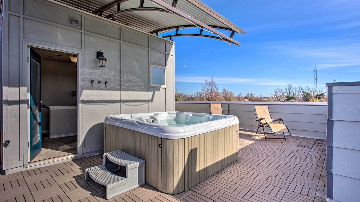 Edmond Apartment | Edmond Oasis w/Rooftop Lounge: Walk to Dtwn!