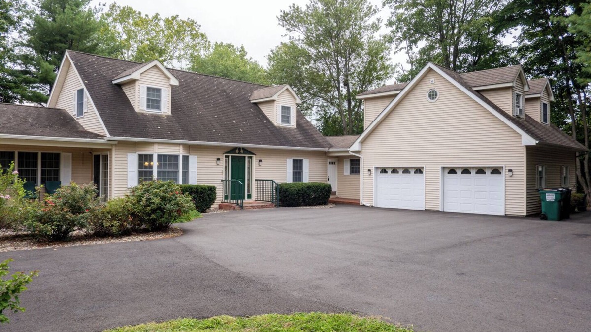 Newburgh House | Edna's Place at Meadow Hill