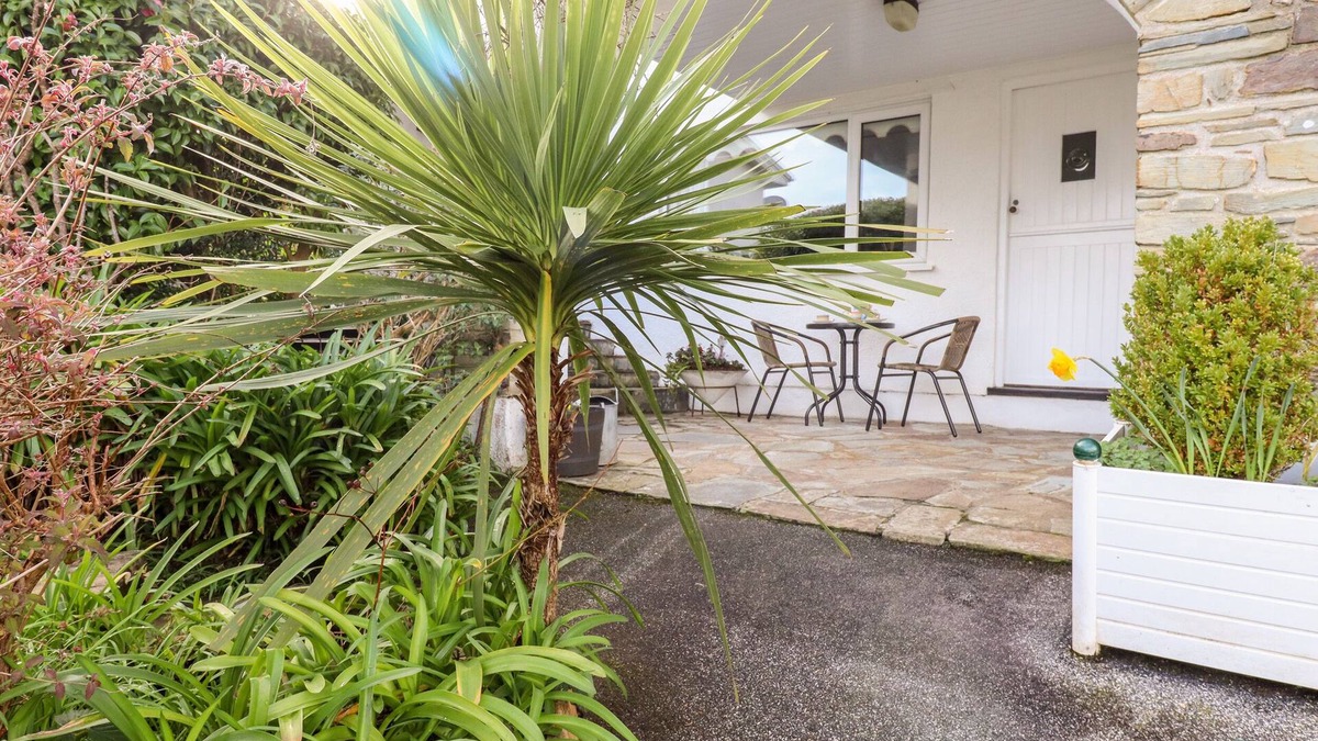 Portmellon Cottage | EDYVEAN, character holiday cottage, with a garden in Mevagissey