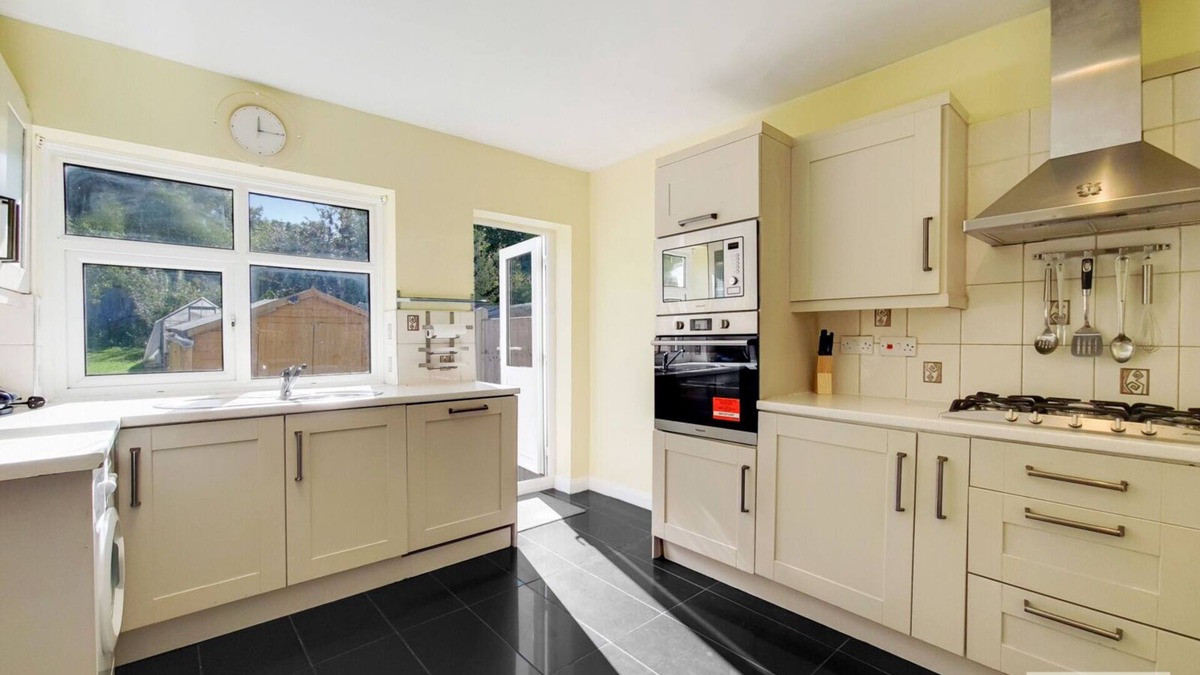 Kidbrooke with Hornfair House | EEJ Charming London 5 Bed Home - Greenwich