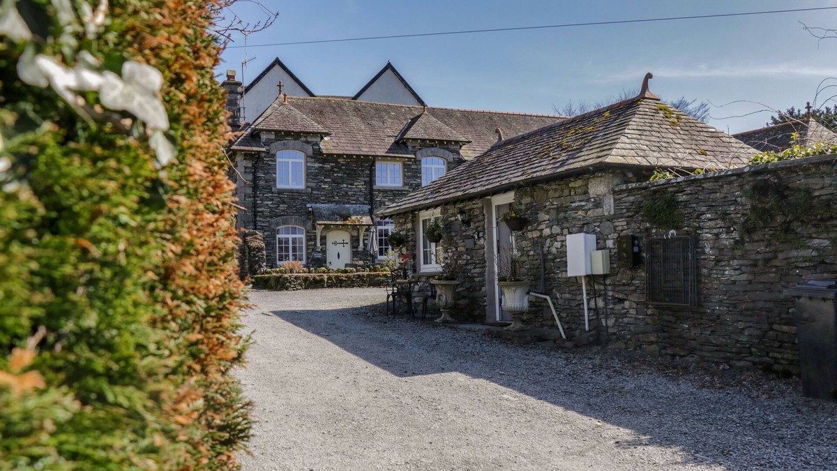 Near Sawrey Cottage | EES WYKE STUDIO, pet friendly, character holiday cottage in Sawrey