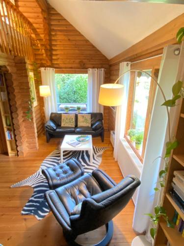 Metternich House | Eifel-Lounge BLOCKHAUS mit Kamin Garten Balkon nahe Köln Therme Brühl Phantasialand