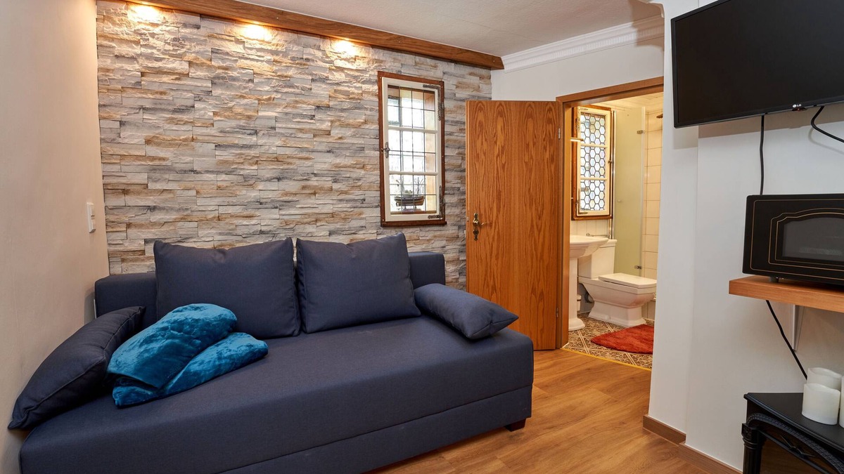 Ulmen Apartment | Eifelstuben with charm - Stollenstube, studio for 1-2 pers. directly at the lake/castle