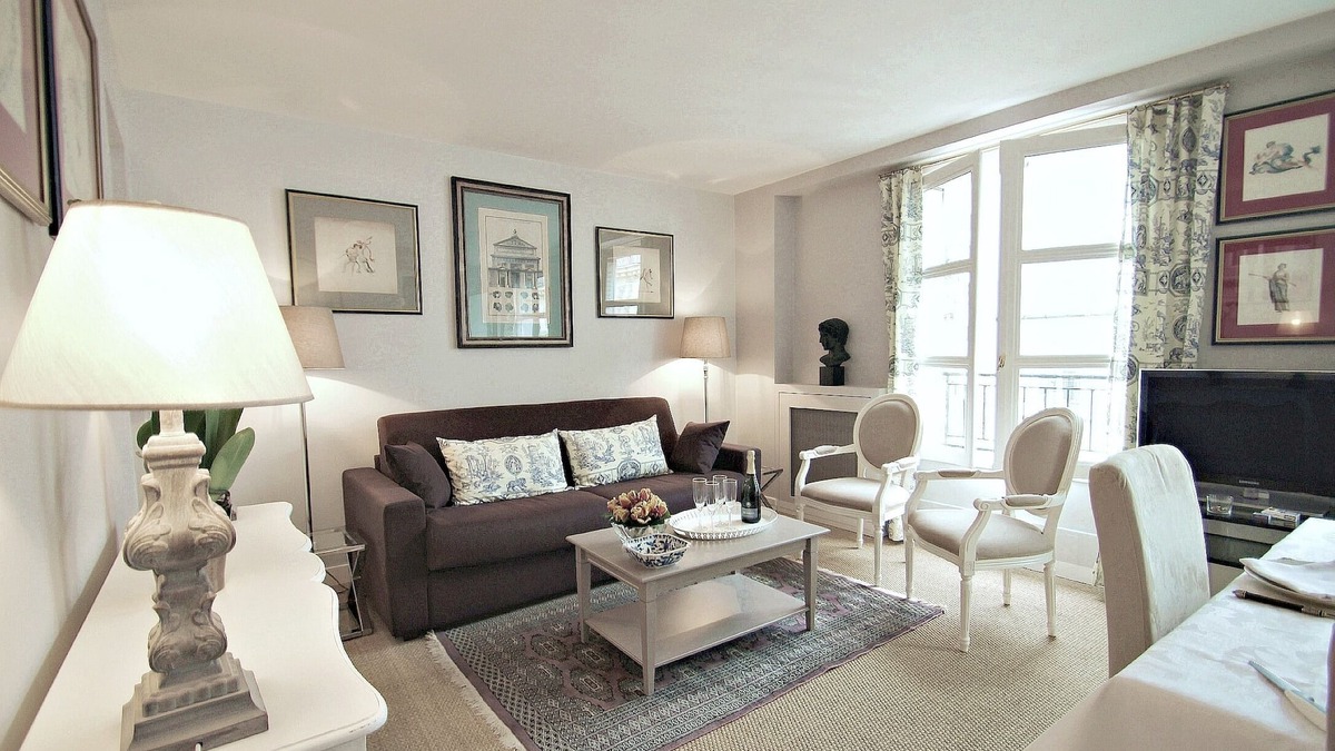 7th Arrondissement Apartment | Eiffel-Invalides, New & Elegant