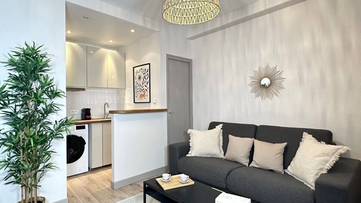 Passy Apartment | Eiffel Tower - Apartment for 4 with elevator