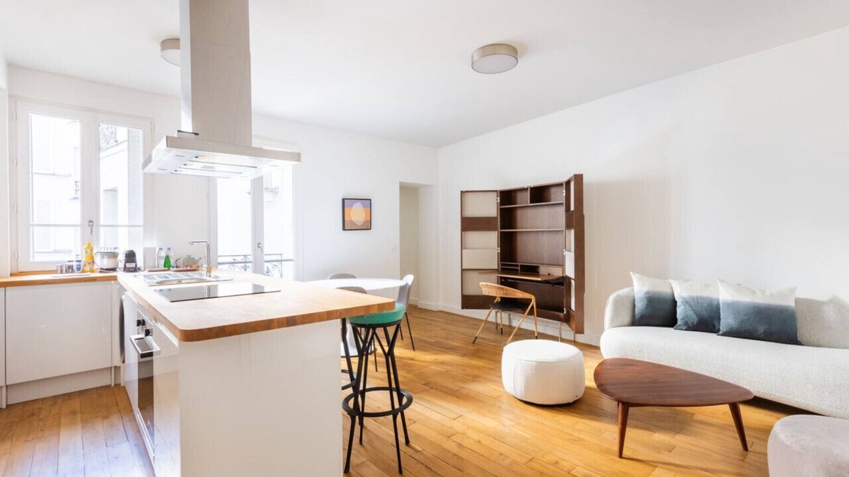 7th Arrondissement Apartment | Eiffel Tower - Invalides - Renovated