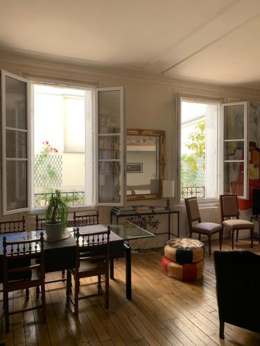 Quartier de l'Ecole-Militaire Apartment | Eiffel Tower - Quiet, charming apartment - 2 prs