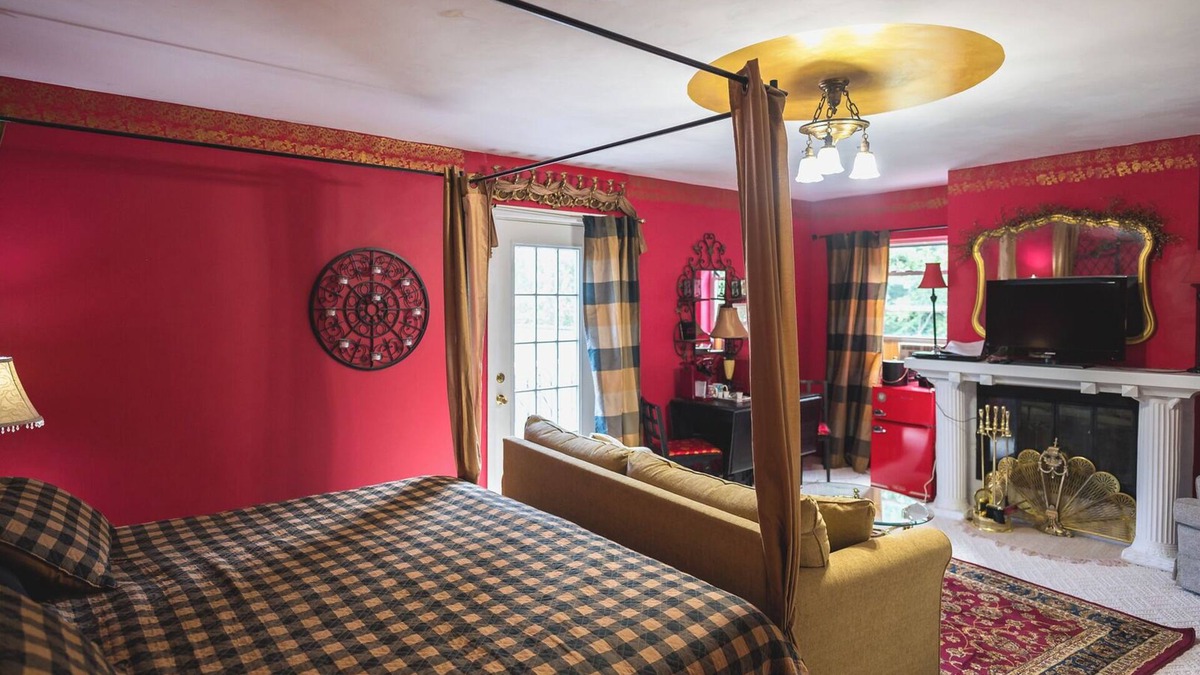 L'Anse House | Eiffel tower retreat