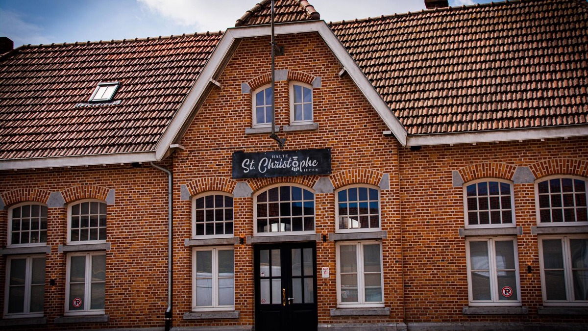 Vlamertinge House | Ein Besonderes Ferienhaus in Einem Ehemaligen Bahnhof in der Nähe von Ypern