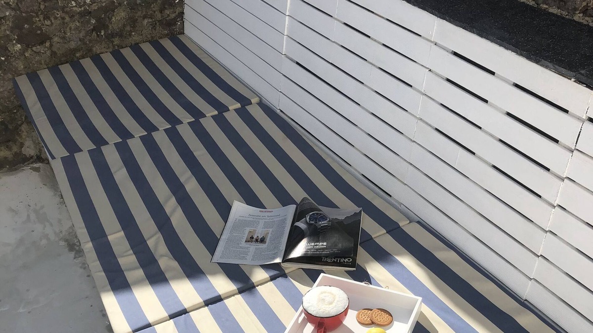 Candas House | Ein Gemütliches Häuschen 20m vom Strand mit Patios auf 2 Ebenen
