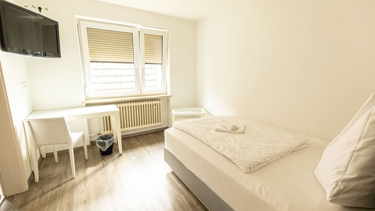 Hollfeld House | Einzelzimmer mit Großem Bett - Zi. 3 - Gasthof Schrenker