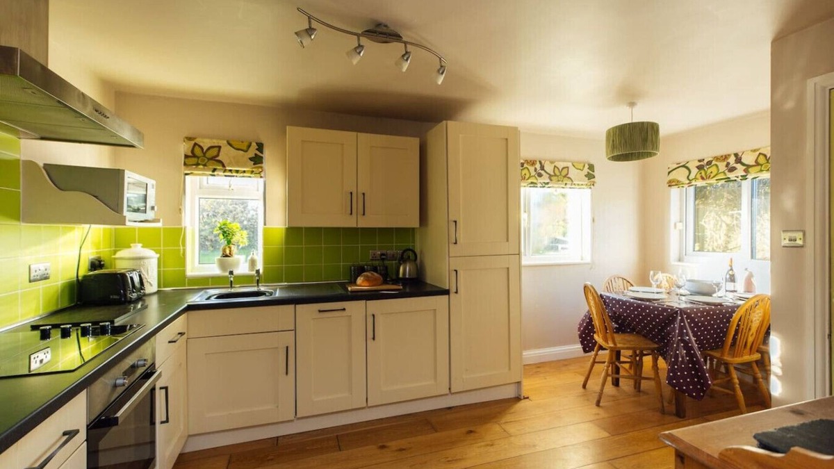 Nolton Cottage | Eira's Cottage - Tranquil Family Getaway Near Coast