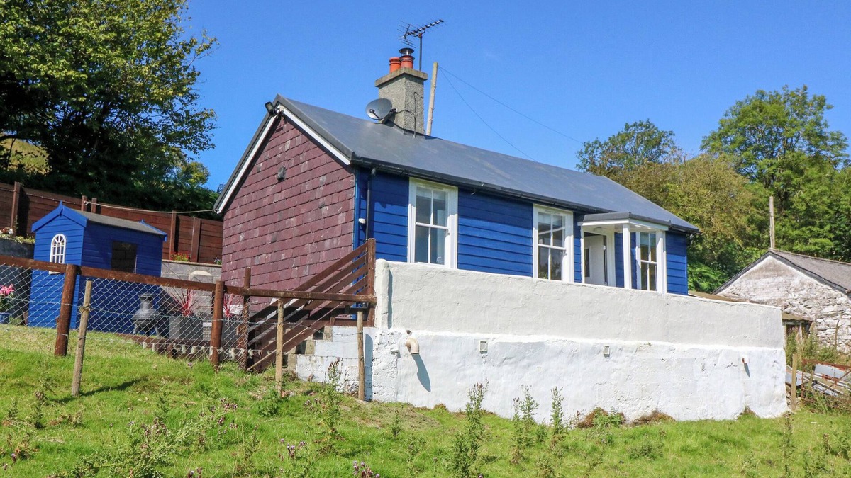 Abergele Cottage | EIRIANFA, romantic, character holiday cottage in Llanrwst