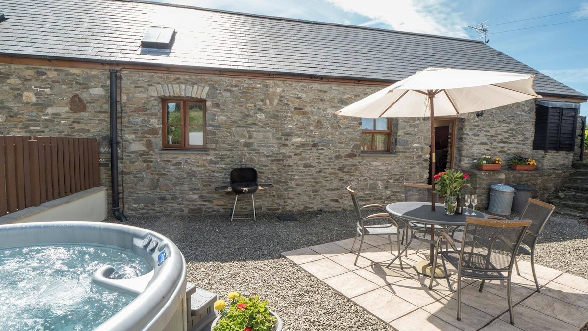 Llanrhystyd Cottage | Eirlys, Aberystwyth - Two Bedroom Cottage, Sleeps 4