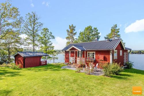 Kinda Municipality Villa | Ekudden. Idylliskt nära sjö. Egen strand.
