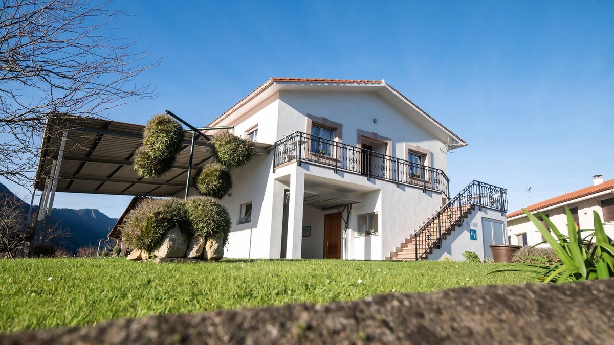 Pineres House | El Angel Vacation Home