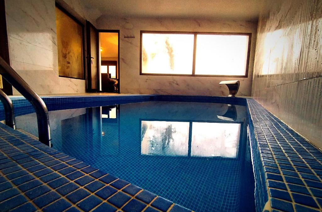Hueva House | El Aprisco, con piscina climatizada en Hueva-Guadalajara
