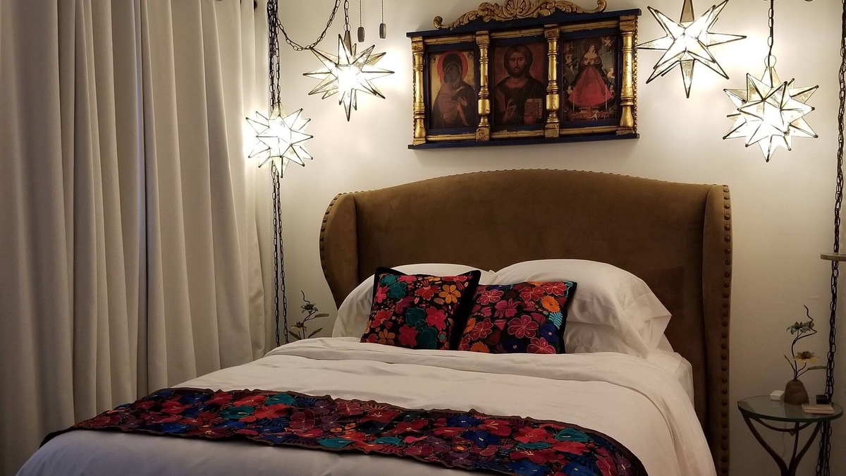 Holly House | El Bungalow Uno ~ Eclectic East Side ATX