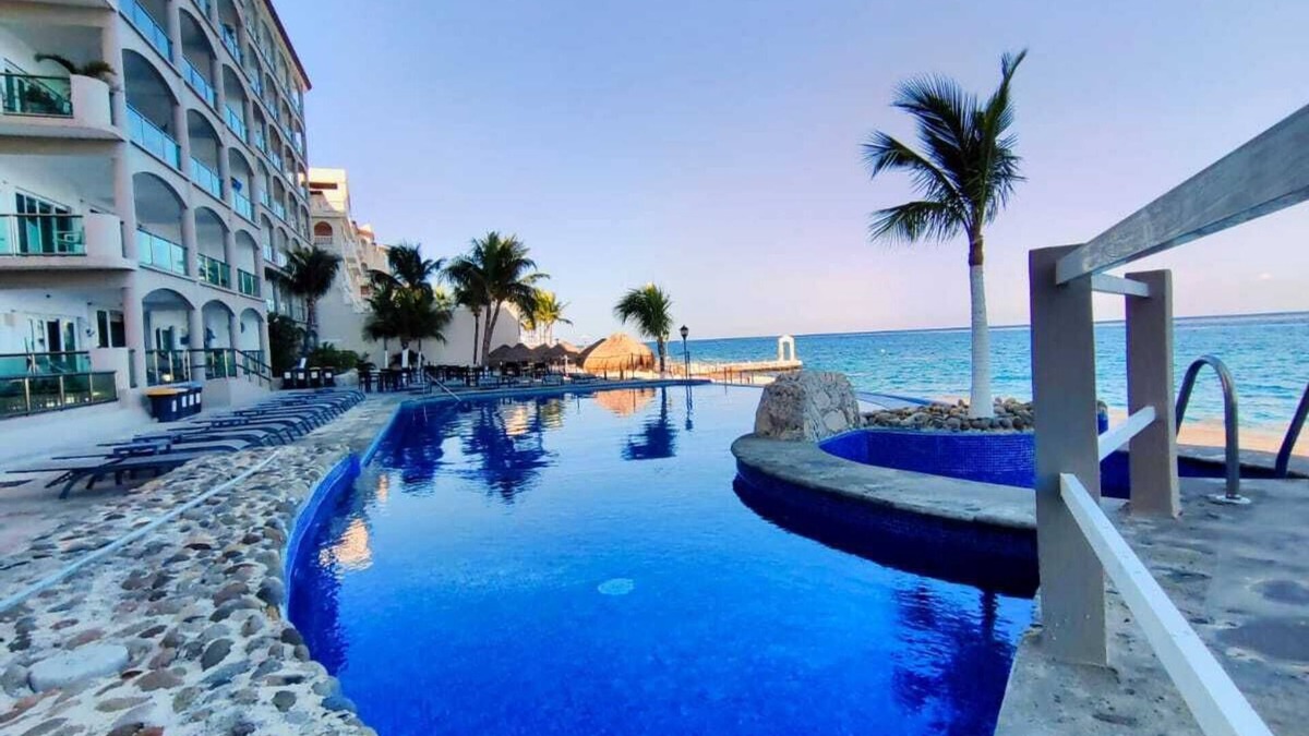 Colonia Andres Condo | EL CANTIL 5-star Caribbean Villa, Right on the Ocean - Beautiful Views