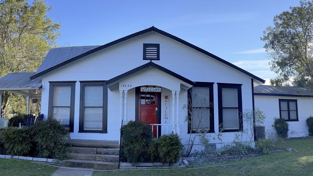 Castell House | “El Castellito” on the Llano River [4 Bed House]