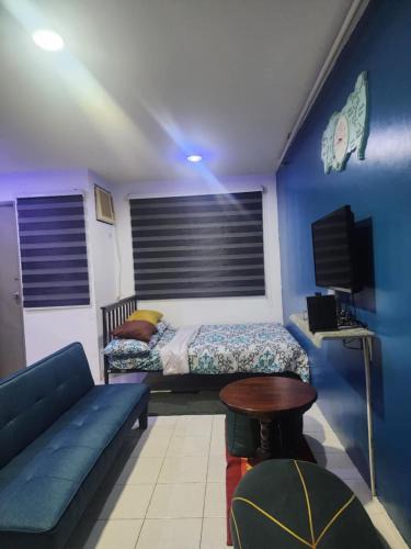 Balibago Bed & Breakfast | El Cozy Woody Near Enchanted Kingdom