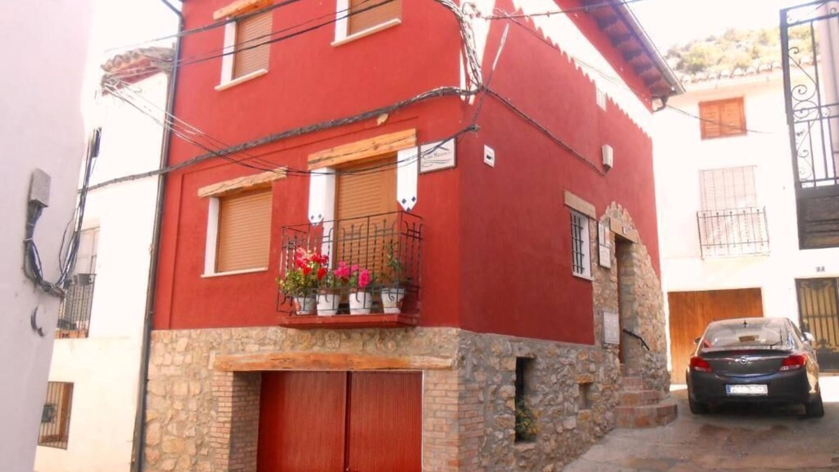El Cuervo House | El Cuervo - Teruel. Discover the wonders of the Ebrón from Casa Navarrete.