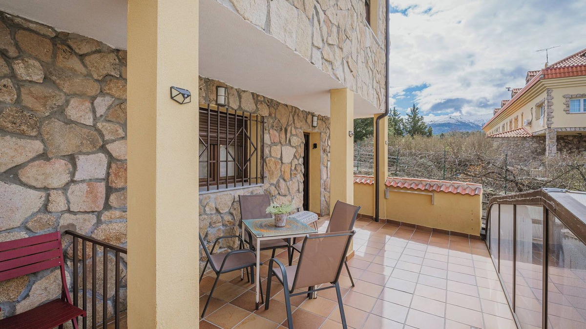 Villanueva de Avila House | El Encanto del Alberche, 'Casa 6' with Mountain View, Shared Pool and Wi-Fi