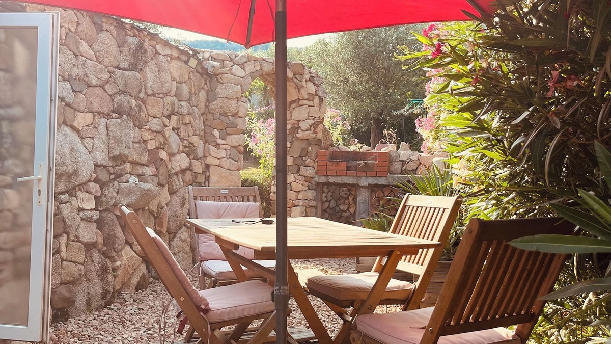 Figari House | El Maquis in a 3,000 m² landscaped garden, calm and a change of scenery.