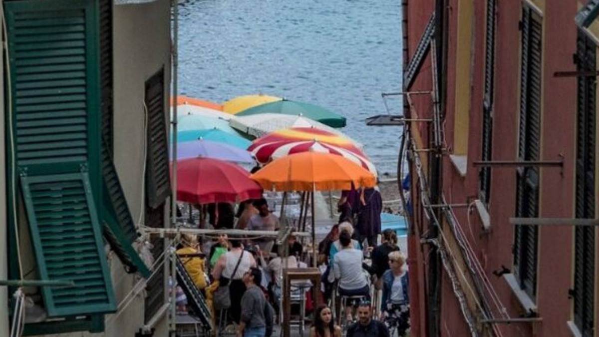 Vernazza Apartment | El Nin Apartment with Terrace